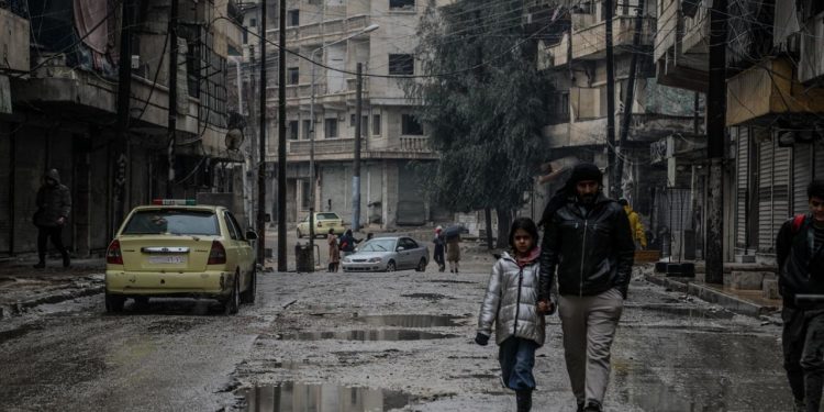 Suriye ordusu: Terör örgütü YPG/SDG sivillerin insani koridordan geçişini engelliyor