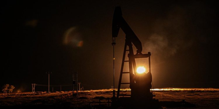 Terör örgütü YPG'den alınan bölgelerde petrol çıkarılmaya başlandı