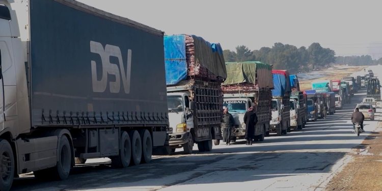 Suriye hükümeti, Ayn elArap'a 24 araç yardım malzemesi gönderdi