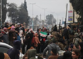 Soğuk ve yağmura rağmen Suriyeliler eve dönüş sevinci yaşıyor