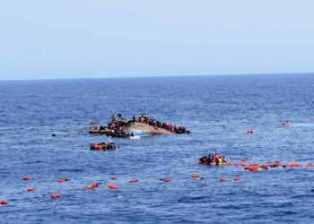 Gambiya açıklarında onlarca kişi denizde kayboldu