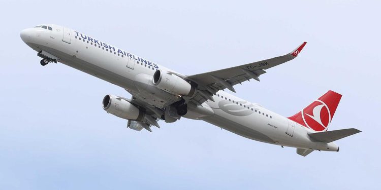 THY uçağı acil iniş yaptı