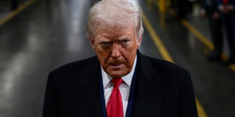 Trump'tan İran'daki göstericilere: Protestolara devam edin