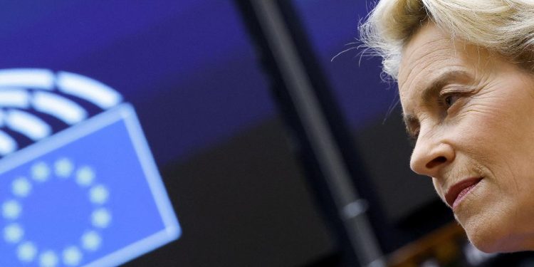 Von der Leyen'den Grönland NATO'nun parçası uyarısı