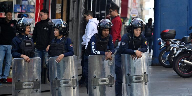 Venezuelada yabancı basın mensupları gözaltına alındı