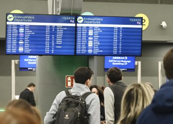 Yunanistan hava sahasındaki teknik arıza nedeniyle çok sayıda uçuş aksadı