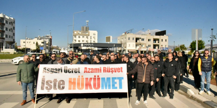 Sendikalar: Asgari ücret, azami rüşvet, işte hükümet!