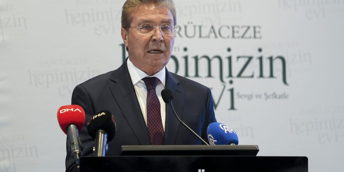 Anavatanımız Türkiye Cumhuriyeti ile el ele, kol kola ve tek yüreğiz