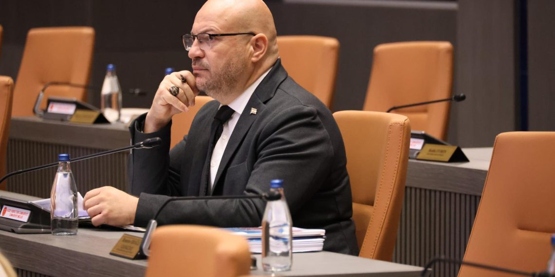 Küçük: Koltuklara değil, halkın geleceğine sadığım