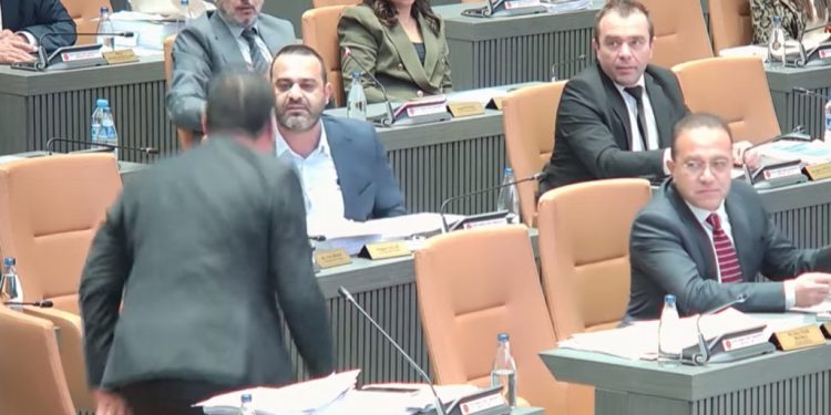 Meclis Genel Kurulu’nda kavga çıktı