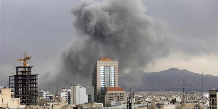 Tahran’da patlama sesleri yükseliyor