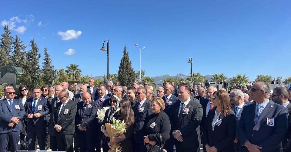 İrsen Küçük 7’nci ölüm yıl yönümde kabri başında anıldı