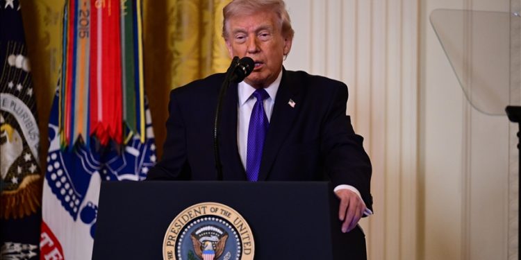 Trump, İran’ın “pek çok askeri liderinin” gece yarısı saldırısıyla öldürüldüğünü duyurdu