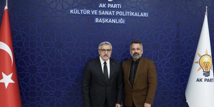 KURUMSALLAŞMIŞ KÜSTAHLIK VE İKİ YÜZLÜLÜK YAŞANIYOR