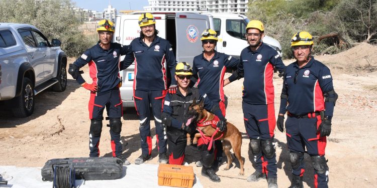 KARK’ın arama kurtarma köpeği Sebil, Tekirdağ’da bir enkaz çalışmasına katıldı