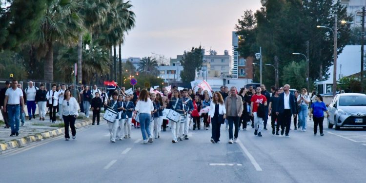 Başbakan Üstel ambargolara dikkat çekti: Cumhuriyetimizi yaşatacak olan sizlersiniz