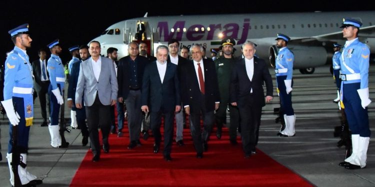 Arakçi, Pakistan heyetine Tahran’ın beklentilerini iletti