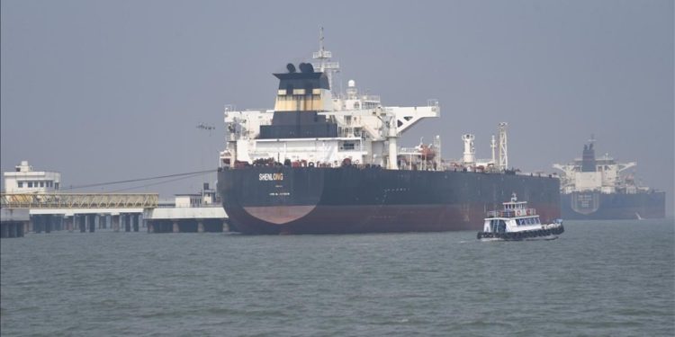 İran basını: Hürmüz Boğazı’ndan bir tanker gemisi daha geçti