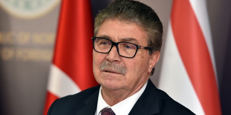 Üstel’den Hristodulidis’e Fransız askeri tepkisi: Güney Kıbrıs’ı yabancı güçlerin üssüne dönüştürüyorsunuz