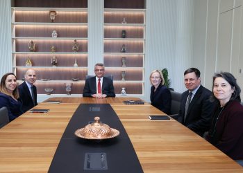 Erhürman, Davis ile görüştü