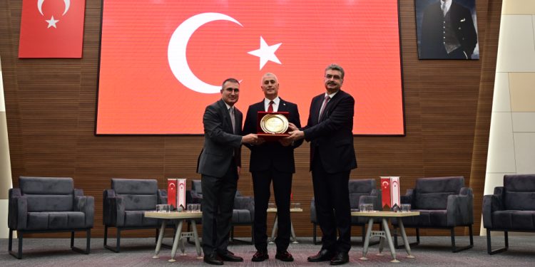 Amcaoğlu: Kıbrıs Türk halkı Türkiye Cumhuriyeti ile omuz omuza