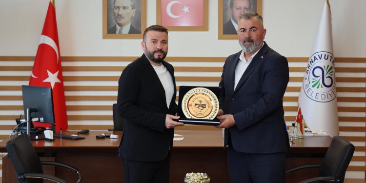 Beyarmudu Belediye Başkanı Bebek, Arnavutköy Belediye Başkanı Candaroğlu’nu ziyaret etti