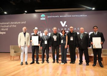 Ceyhan Özyıldız’a Gaziantep’te “Hacı Bektaş-ı Veli” özel ödülü