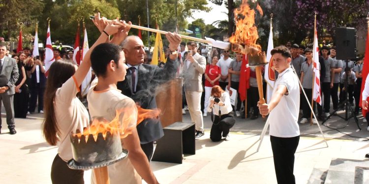 19 Mayıs Atatürk’ü Anma, Gençlik ve Spor Bayramı Haftası Gençlik Meşalesi’nin yakılmasıyla başladı