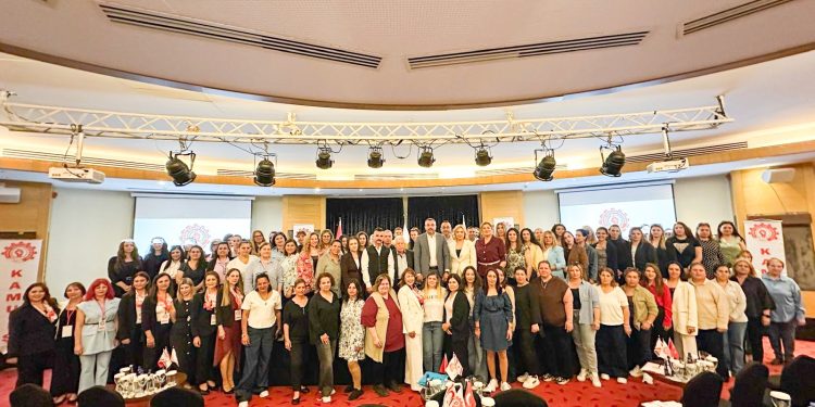 Kamu-İş, “Toplu İş Sözleşmesi Yasası ve Uygulamaları” paneli düzenledi