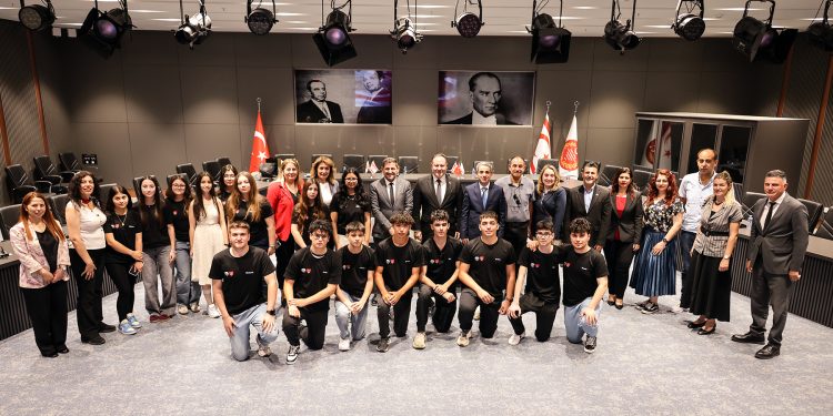 Öztürkler, Polatpaşa Lisesi ve Üsküdar Validebağ Fen Lisesi öğrencilerini kabul etti