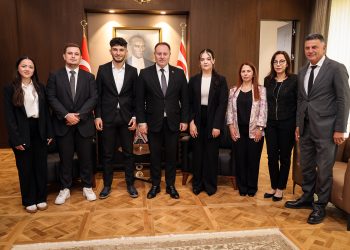 Öztürkler, Üniversite Öğrencileri Derneği heyetini kabul etti