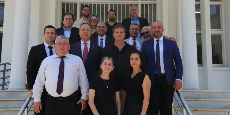 Arıklı, bakanlık personeli ile bayramlaştı
