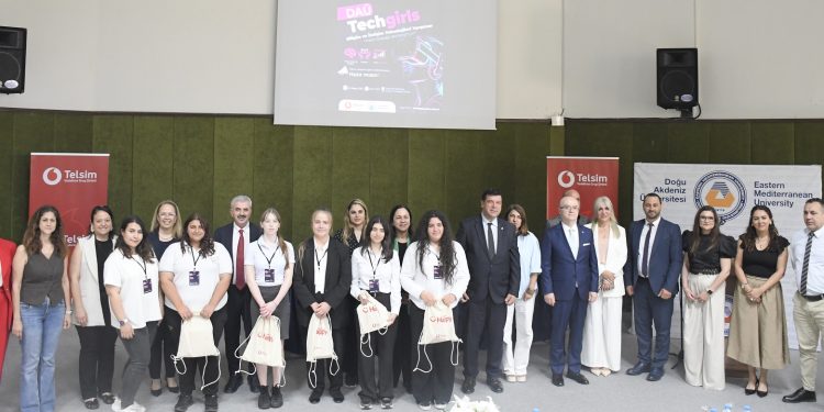 DAÜ TechGirls Komitesi’nin düzenlediği liseler arası bilişim yarışması yapıldı
