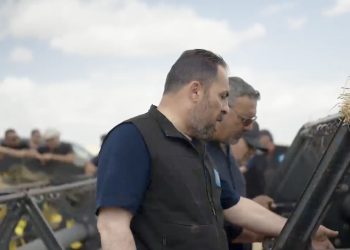 DÜÇ’te yılın ilk hasadını Tarım Bakanı Çavuş yaptı