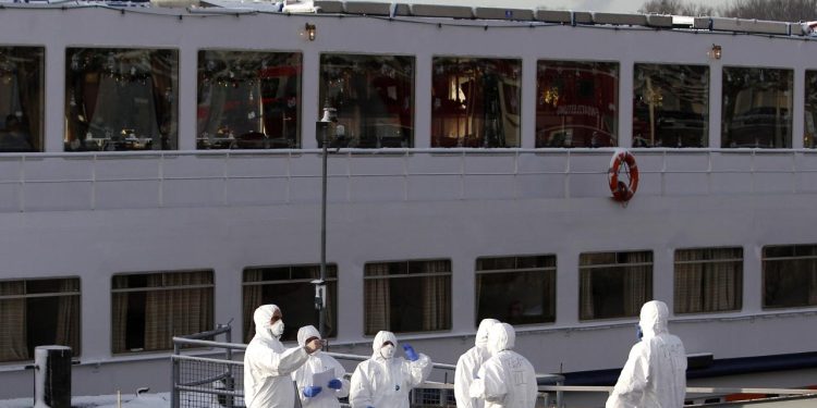 DSÖ: Fransa’da norovirüs vakalarının görüldüğü gemideki yolcular tahliye edildi