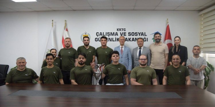 Vakıflar Tekerlekli Sandalye Basketbol Takımı’ndan Hasipoğlu’na ziyaret
