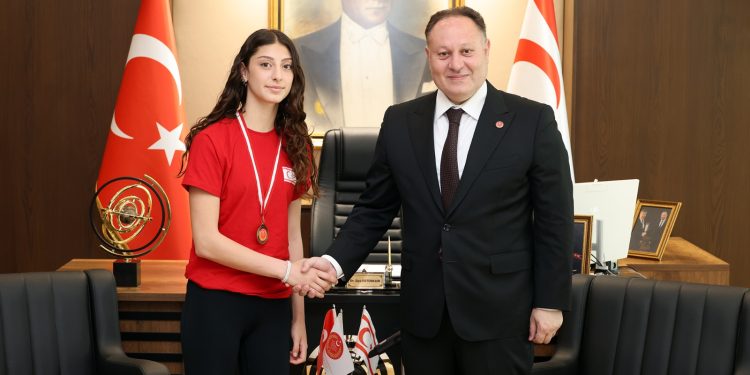 Öztürkler: Fırsat verildiğinde gençlerimiz kendini gösteriyor