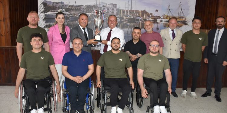 Vakıflar Tekerlekli Basketbol Takımı, Bakan Ataoğlu’nu ziyaret etti