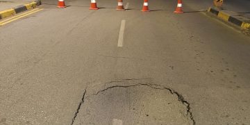 Sürücülerin dikkatine: Atatürk Caddesi’nde yol çöktü
