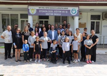 Sadıkoğlu çifti Ötüken Özel Eğitim Okulu’nu ziyaret etti