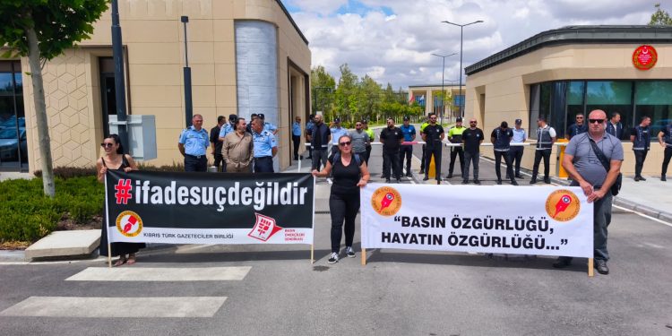 Basın Örgütleri Meclis önünde eylemde
