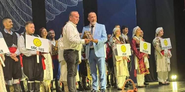 Ataoğlu, “11. Halk Dansları Şöleni”ne katıldı