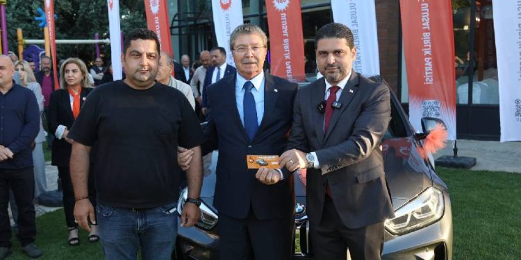 UBP Piyangosu talihlisine arabası teslim edildi