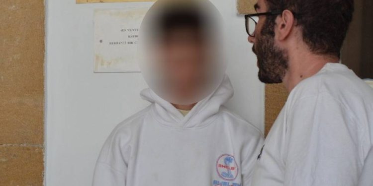 Dört embriyo ile yurt dışına çıkmak izinsiz çıkmak istedi
