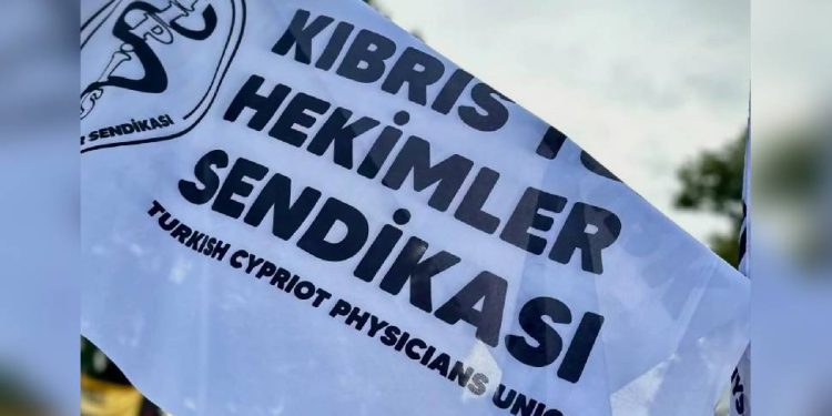 Hekimler Sendikası: Hemşireler artan iş yükü ve ağır çalışma koşullarıyla sağlık hizmetlerini sürdürüyor