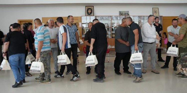 Bebek, belediye personeli ile bayramlaştı