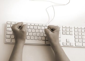 AB’de internet kullanıcılarının yaklaşık yarısı çevrim içi nefret içerikleriyle karşılaştı