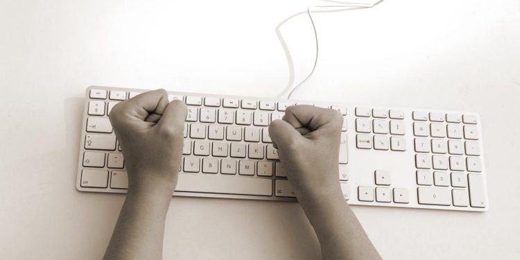 AB’de internet kullanıcılarının yaklaşık yarısı çevrim içi nefret içerikleriyle karşılaştı