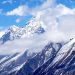 Everest Dağı’na bir günde 274 dağcı tırmanarak rekor kırdı