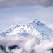 Everest’in zirvesine tek günde rekor sayıda dağcı ulaştı